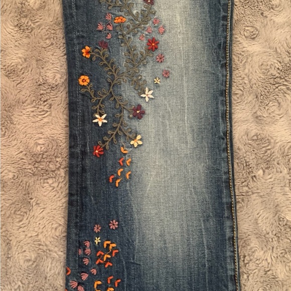 Driftwood Kelly Embroidered Jeans•Medium Wash Denim•Sz. 28•EUC - Picture 4 of 15
